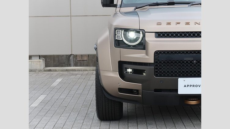 2025 認定中古車 Land Rover Defender 110 ペトラカッパー P635 ガソリンV8マイルドハイブリッド OCTA