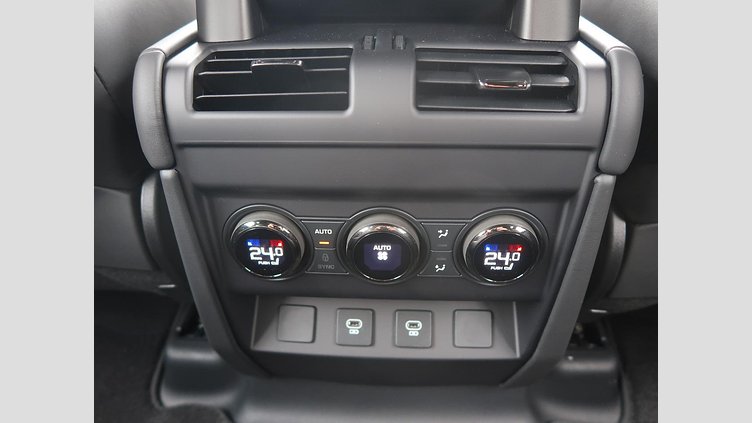 2025 認定中古車 Land Rover Defender 110 ペトラカッパー P635 ガソリンV8マイルドハイブリッド OCTA