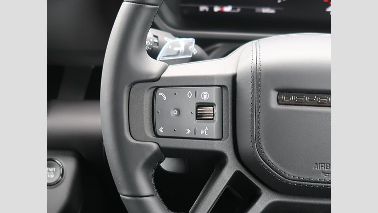 2025 認定中古車 Land Rover Defender 110 ペトラカッパー P635 ガソリンV8マイルドハイブリッド OCTA