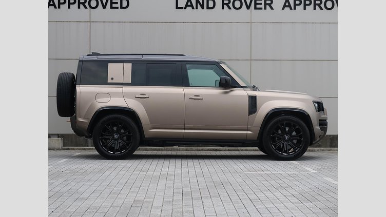 2025 認定中古車 Land Rover Defender 110 ペトラカッパー P635 ガソリンV8マイルドハイブリッド OCTA