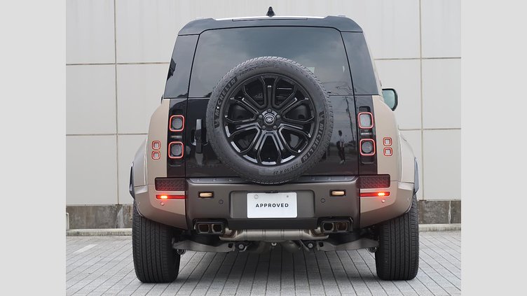 2025 認定中古車 Land Rover Defender 110 ペトラカッパー P635 ガソリンV8マイルドハイブリッド OCTA