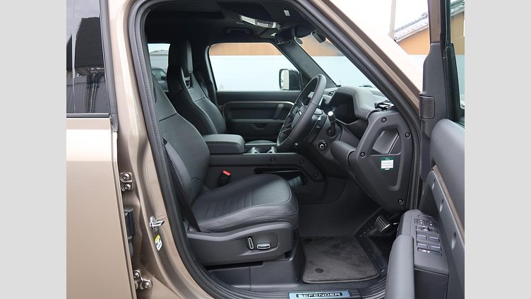 2025 認定中古車 Land Rover Defender 110 ペトラカッパー P635 ガソリンV8マイルドハイブリッド OCTA