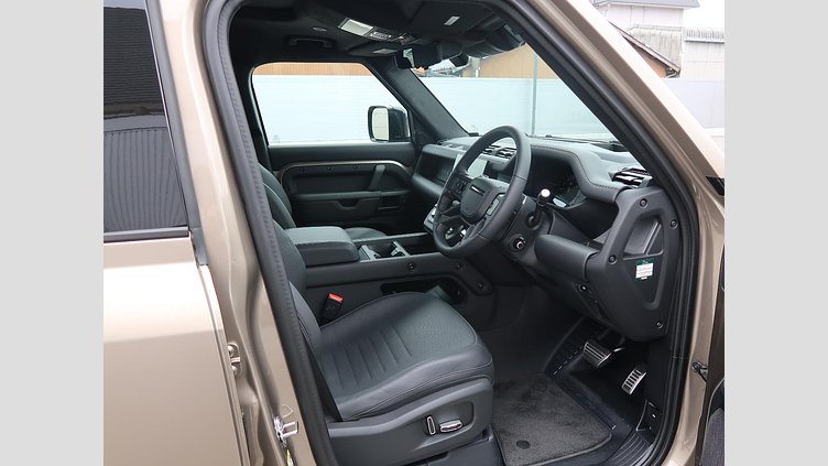 2025 認定中古車 Land Rover Defender 110 ペトラカッパー P635 ガソリンV8マイルドハイブリッド OCTA