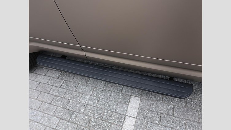 2025 認定中古車 Land Rover Defender 110 ペトラカッパー P635 ガソリンV8マイルドハイブリッド OCTA