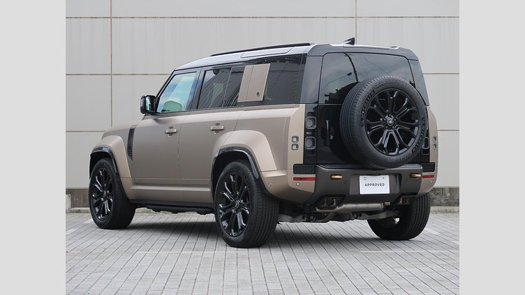2025 認定中古車 Land Rover Defender 110 ペトラカッパー P635 ガソリンV8マイルドハイブリッド OCTA