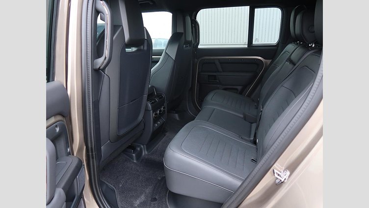 2025 認定中古車 Land Rover Defender 110 ペトラカッパー P635 ガソリンV8マイルドハイブリッド OCTA