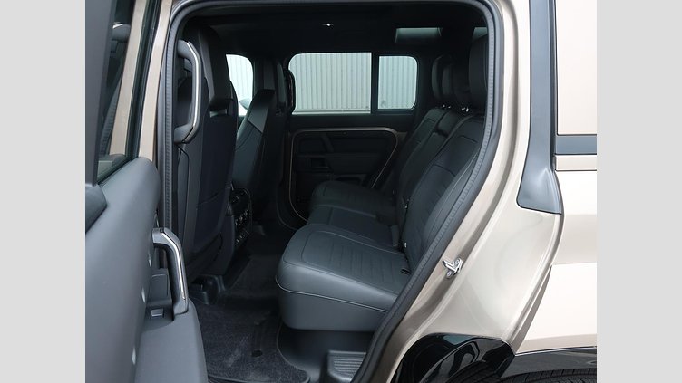 2025 認定中古車 Land Rover Defender 110 ペトラカッパー P635 ガソリンV8マイルドハイブリッド OCTA
