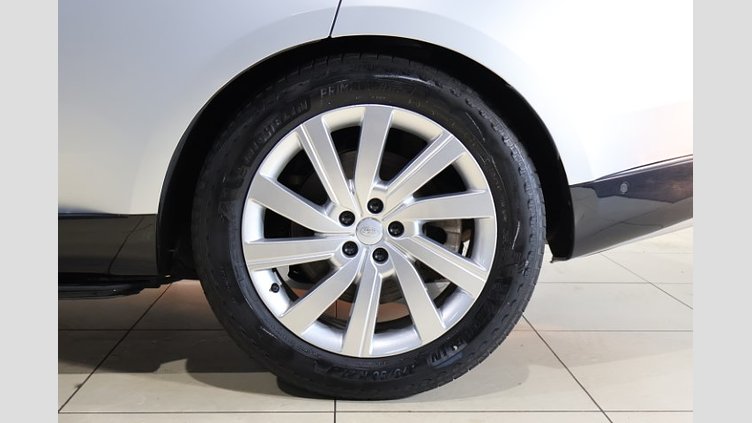 2024 認定中古車 Land Rover Range Rover Hakuba Silver 3.0 litre i6 PHEV​ SWB SE P550