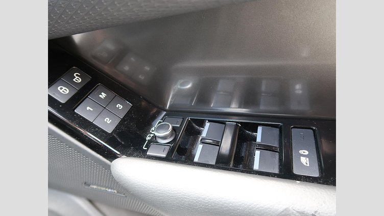 2017 認定中古車 Land Rover Range Rover Velar Santorini Black 2.0 litre i4D Diesel Ｓ １８０ＰＳ
