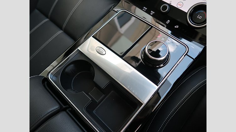2017 認定中古車 Land Rover Range Rover Velar Santorini Black 2.0 litre i4D Diesel Ｓ １８０ＰＳ