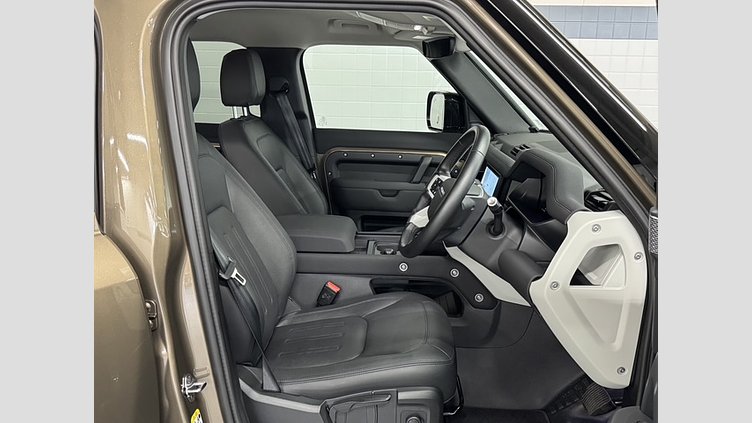 2021 認定中古車 Land Rover Defender 110 ゴンドワナストーン D300 AWD（AT） S