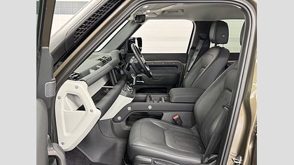 Defender 110 2