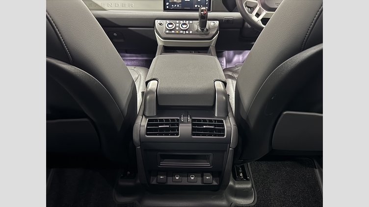 2021 認定中古車 Land Rover Defender 110 ゴンドワナストーン D300 AWD（AT） S