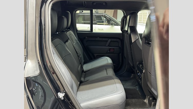 2025 認定中古車 Land Rover Defender OCTA ナルヴィックブラック P635 ガソリンV8マイルドハイブリッド Black