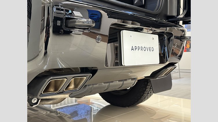 2025 認定中古車 Land Rover Defender OCTA ナルヴィックブラック P635 ガソリンV8マイルドハイブリッド Black
