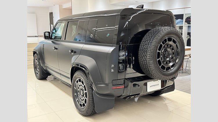 2025 認定中古車 Land Rover Defender OCTA ナルヴィックブラック P635 ガソリンV8マイルドハイブリッド Black