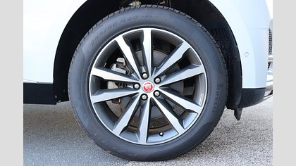 F-Pace 8