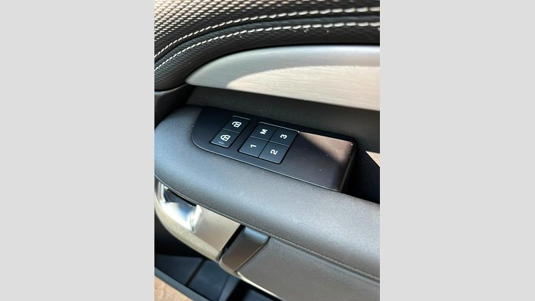2023 Approved Land Rover Discovery Fuji White AWD Discovery D300 Dynamic SE