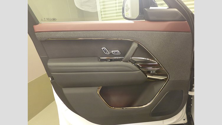 2023 認定中古車 Land Rover Range Rover Sport Ostuni Pearl White 3.0 litre i6P​ Autobiography