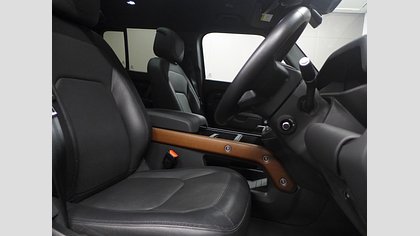 Defender 110 21