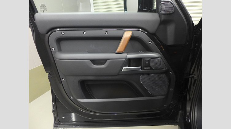 2023 認定中古車 Land Rover Defender 110 サントリーニブラック D300 AWD（AT） X-DYNAMIC HSE
