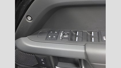 Defender 110 17