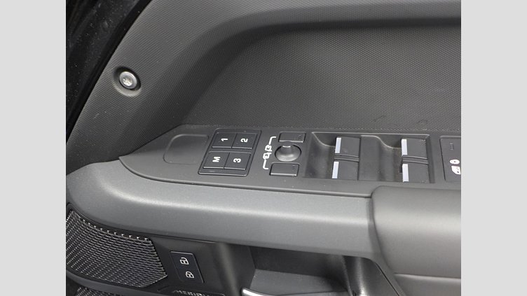 2023 認定中古車 Land Rover Defender 110 サントリーニブラック D300 AWD（AT） X-DYNAMIC HSE