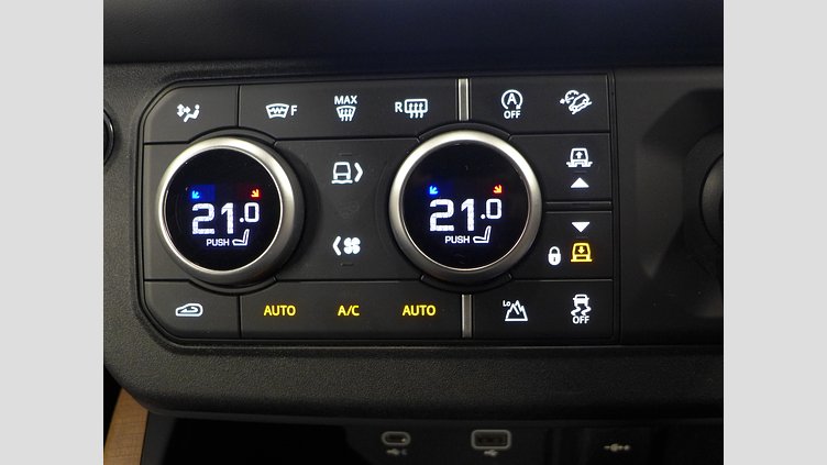 2023 認定中古車 Land Rover Defender 110 サントリーニブラック D300 AWD（AT） X-DYNAMIC HSE