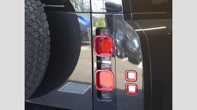 2023 認定中古車 Land Rover Defender 110 サントリーニブラック D300 AWD（AT） X-DYNAMIC HSE