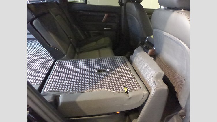 2023 認定中古車 Land Rover Defender 110 サントリーニブラック D300 AWD（AT） X-DYNAMIC HSE