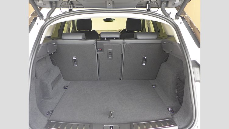 2024 認定中古車 Land Rover Range Rover Evoque Fuji White 2.0 litre i4D​ DynamicSE