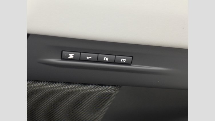 2024 認定中古車 Land Rover Range Rover Evoque Fuji White 2.0 litre i4D​ DynamicSE