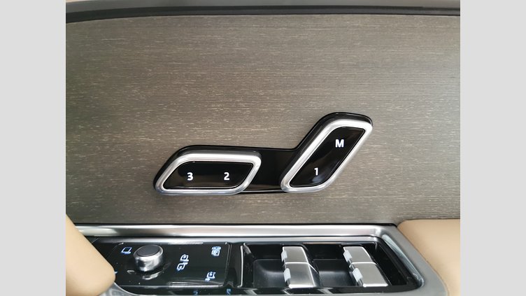 2024 認定中古車 Land Rover Range Rover アイシーホワイト - グロスフィニッシュ 615 AWD（AT） スタンダードホイールベース SV