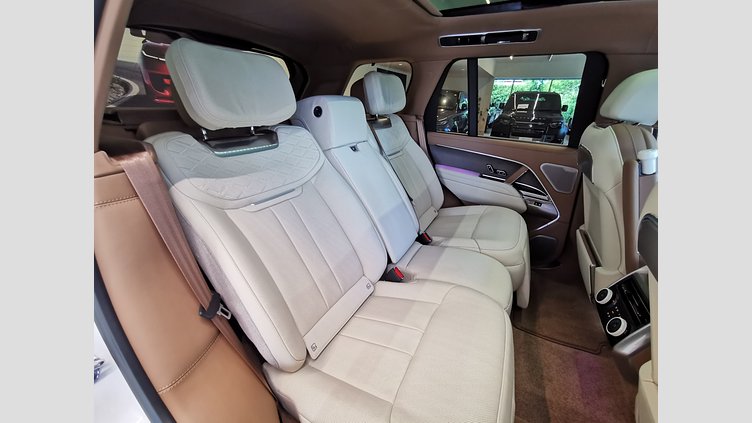 2024 認定中古車 Land Rover Range Rover アイシーホワイト - グロスフィニッシュ 615 AWD（AT） スタンダードホイールベース SV