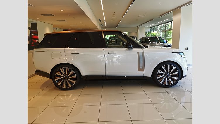 2024 認定中古車 Land Rover Range Rover アイシーホワイト - グロスフィニッシュ 615 AWD（AT） スタンダードホイールベース SV
