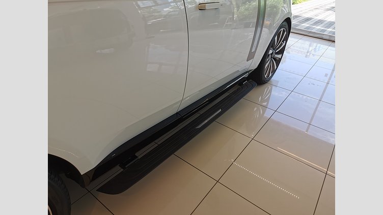 2024 認定中古車 Land Rover Range Rover アイシーホワイト - グロスフィニッシュ 615 AWD（AT） スタンダードホイールベース SV