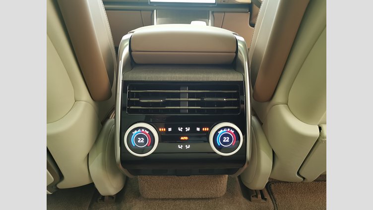2024 認定中古車 Land Rover Range Rover アイシーホワイト - グロスフィニッシュ 615 AWD（AT） スタンダードホイールベース SV