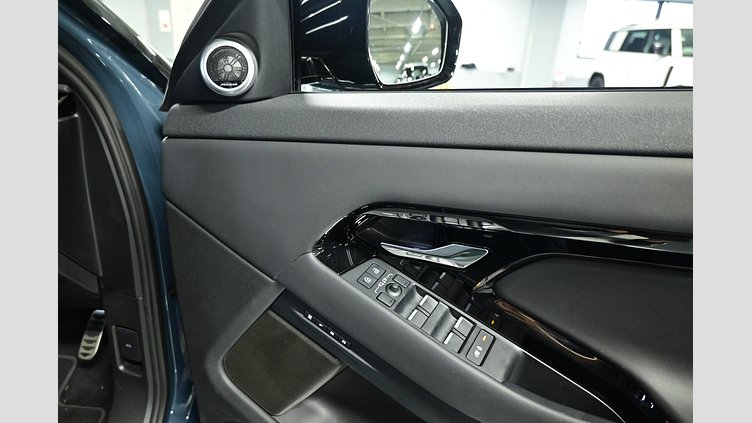 2024 認定中古車 Land Rover Range Rover Evoque トライベッカブルー P250（ガソリン） スタンダードホイールベース DYNAMIC HSE