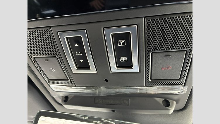 2025 認定中古車 Land Rover Defender 110 サントリーニブラック D350 ディーゼルマイルドハイブリッド X-Dynamic HSE