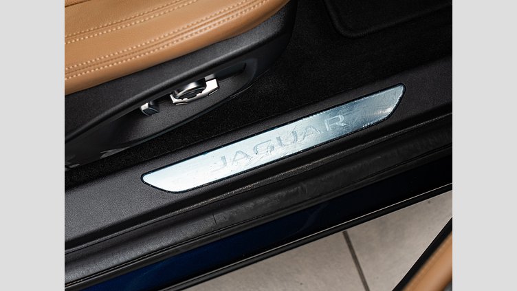 2021 認定中古車 Jaguar E-Pace Portofino Blue P200 AWD（オートマチック） S