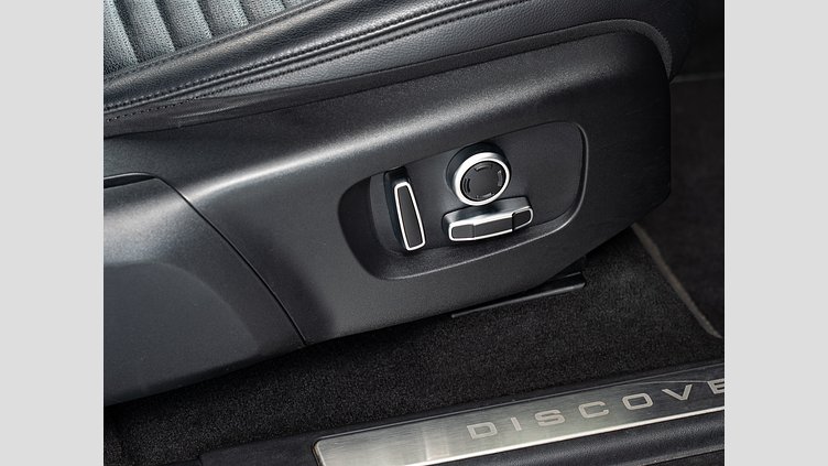 2020 認定中古車 Land Rover Discovery Sport サントリーニブラック P200 AWD（オートマチック） SE　P200　7人乗り