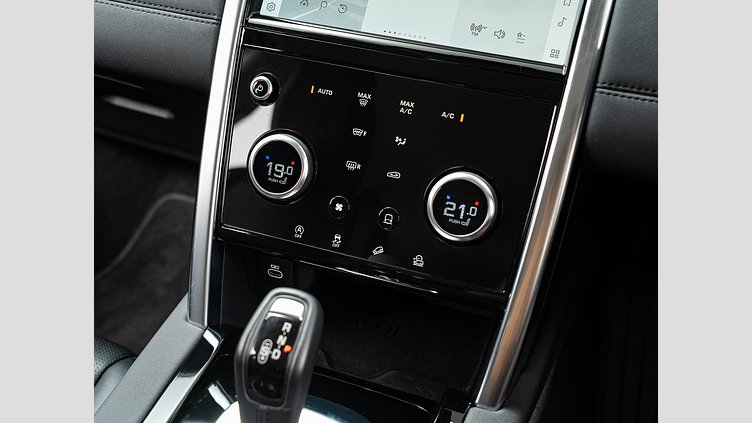 2020 認定中古車 Land Rover Discovery Sport サントリーニブラック P200 AWD（オートマチック） SE　P200　7人乗り
