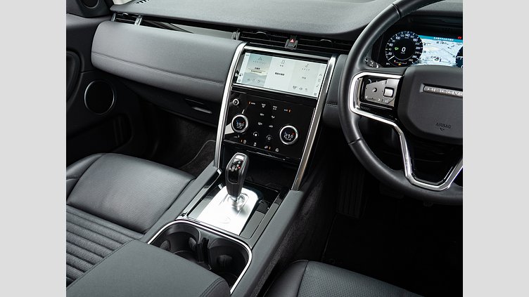 2020 認定中古車 Land Rover Discovery Sport サントリーニブラック P200 AWD（オートマチック） SE　P200　7人乗り