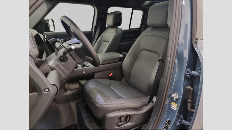 2025 Rabljena vozila Land Rover Defender 110 Tasman Blue D250 AWD AUTOMATIC MHEV X-DYNAMIC HSE 