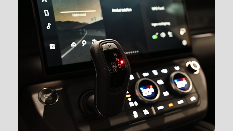 2026 Ny Land Rover Defender 110 Santorini Black Bensin Laddhybrid X-Dynamic SE