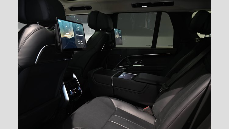 2022 Begagnad Land Rover Range Rover Charente Grey AWD D350 First Edition