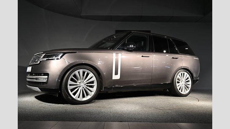 2022 Begagnad Land Rover Range Rover Charente Grey AWD D350 First Edition
