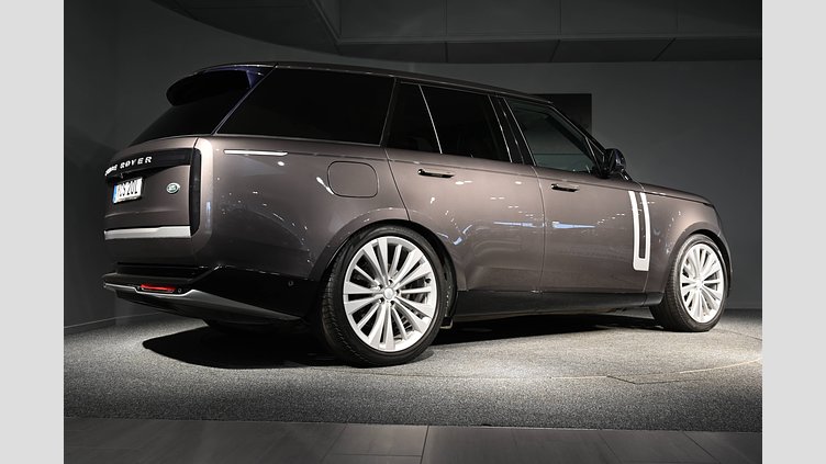 2022 Begagnad Land Rover Range Rover Charente Grey AWD D350 First Edition