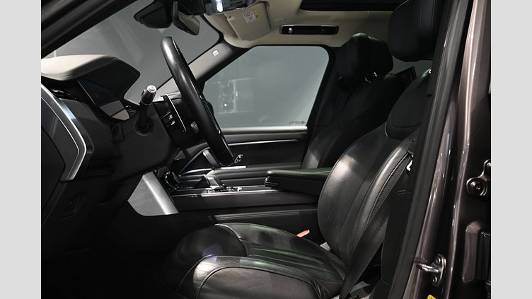 2022 Begagnad Land Rover Range Rover Charente Grey AWD D350 First Edition
