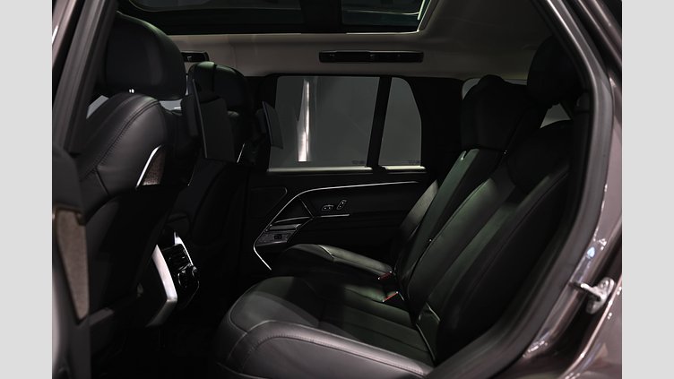 2022 Begagnad Land Rover Range Rover Charente Grey AWD D350 First Edition